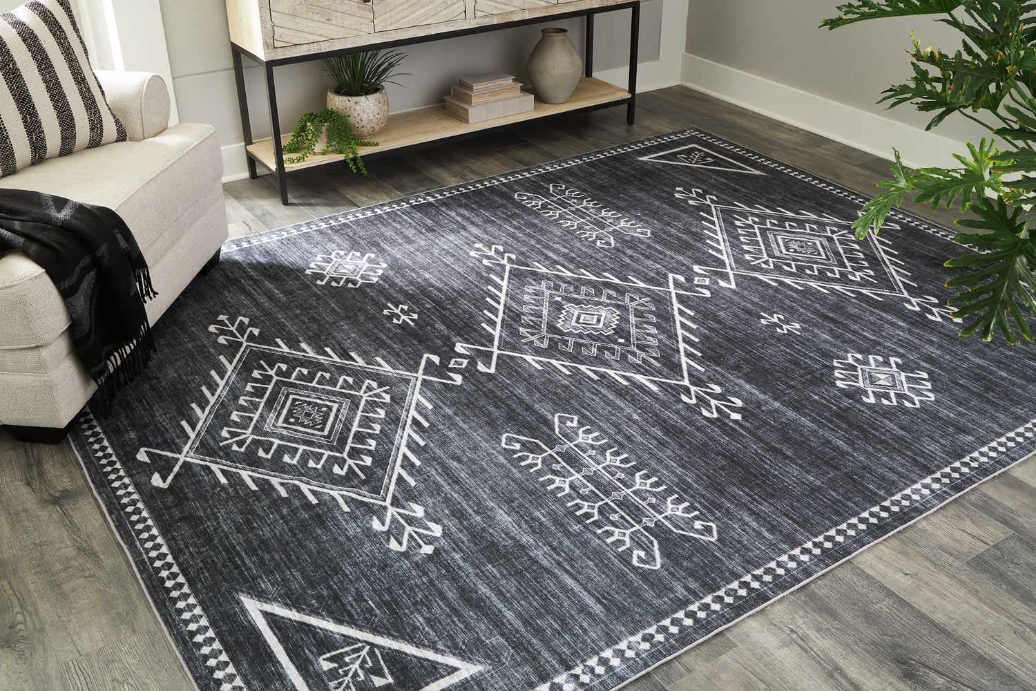 Accessories > Rugs